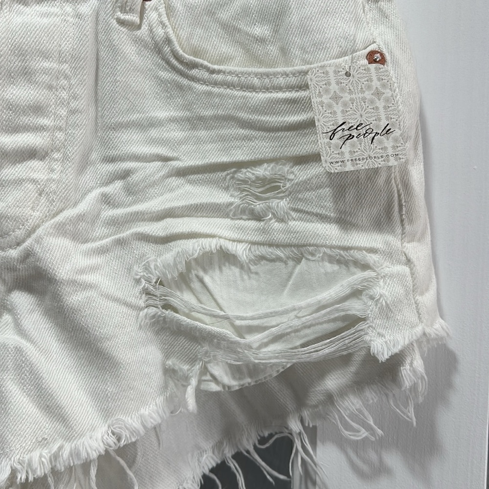 NWT Free People We The Free Living Good Vibrations White Denim Cutoff Shorts - Picture 4 of 11